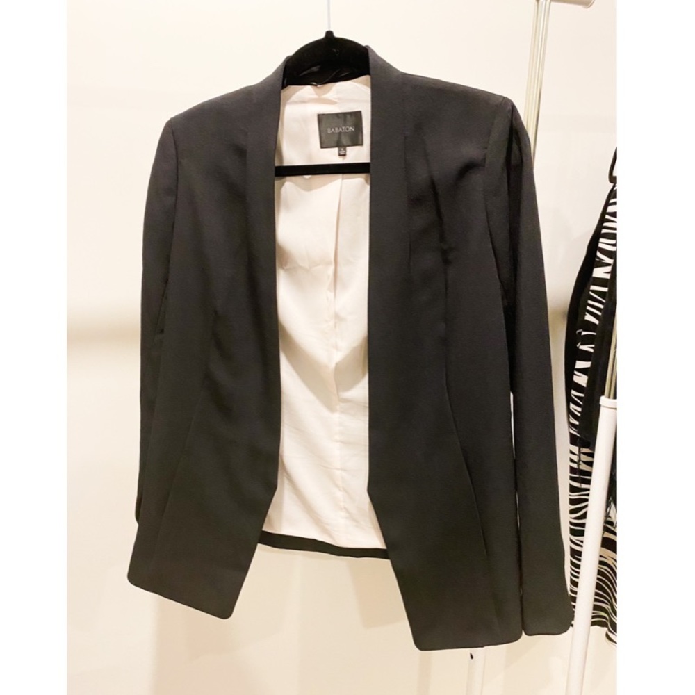 Aritzia Babaton Black Blazer